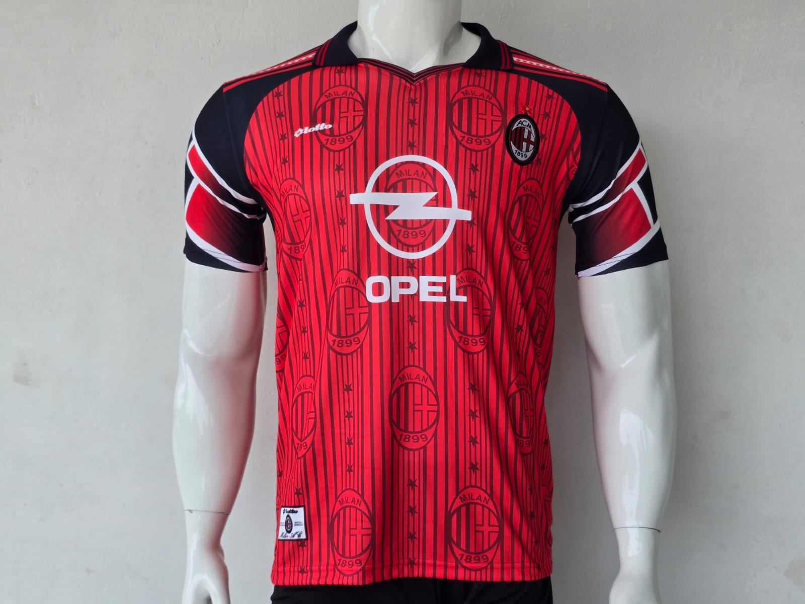 AC Milan 1997-98 home (MALDINI) - View 1